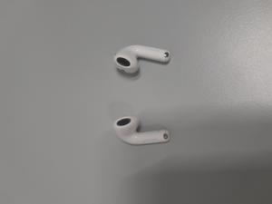CS2025/2026 WHITE AIRPODS